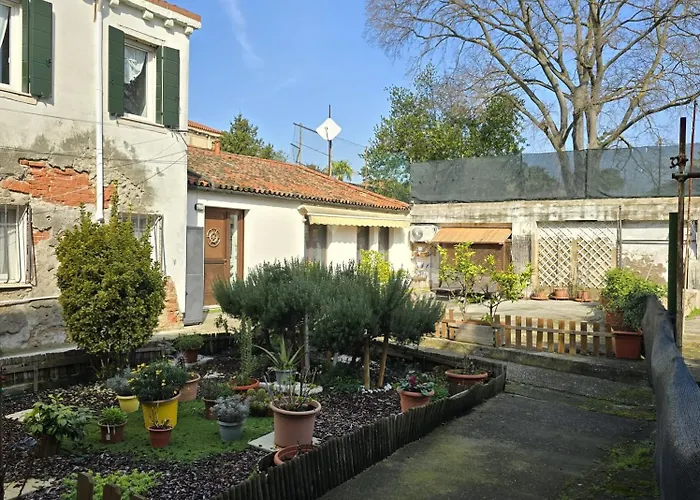 Anna's Garden * Venice